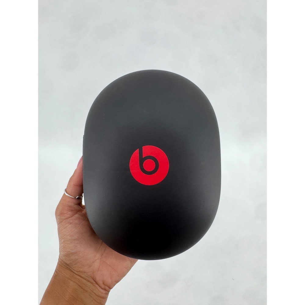 Beats by Dre Hard Shell Headphone Carrying Case Black Red Logo Zip Travel Bag